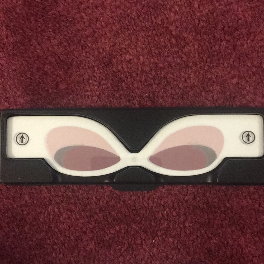 in a wink instant eyeshadow by Avon